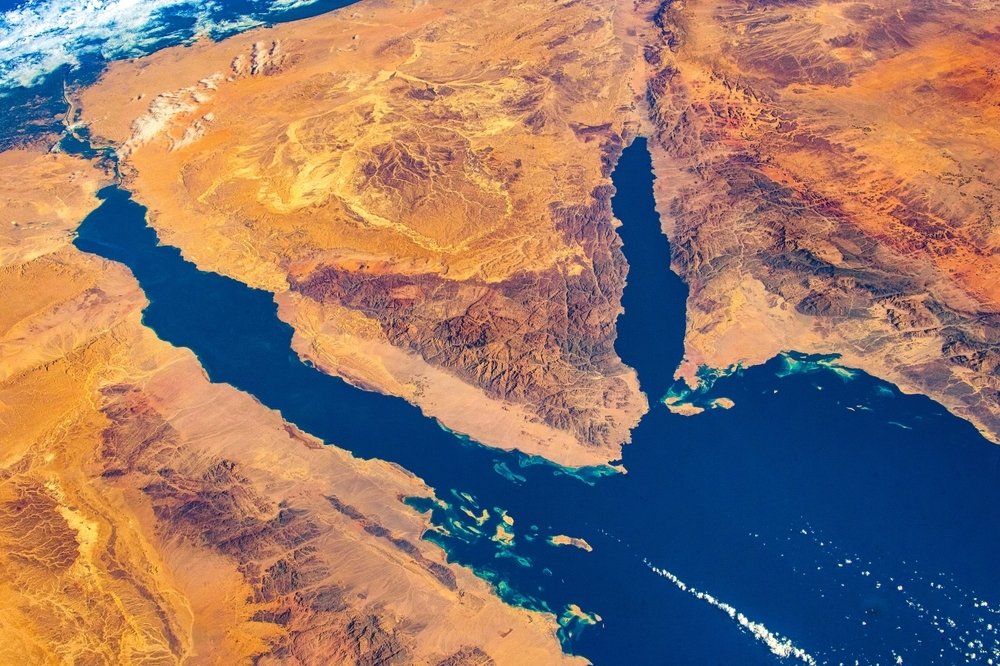 Cutting cables: How war in Red Sea could trigger digital collapse