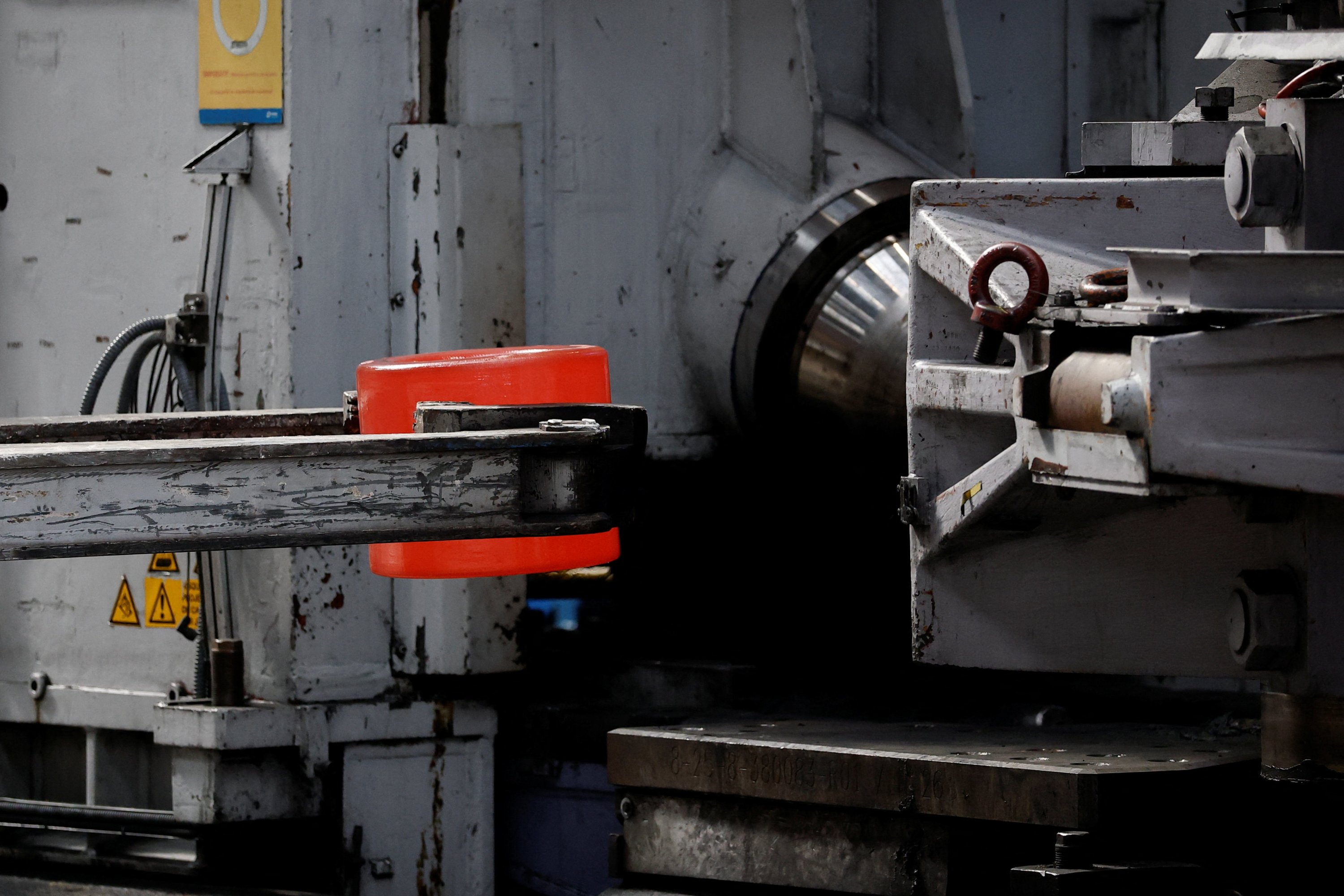 EU agrees to double tariffs to halve steel imports