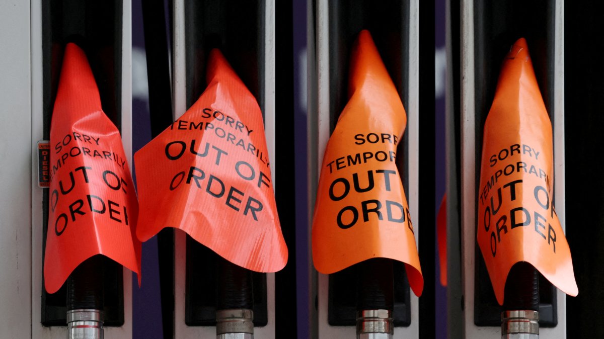 "Out of order" signs cover fuel pumps at a petrol station, Sydney, Australia, March 19, 2026. (Reuters Photo)