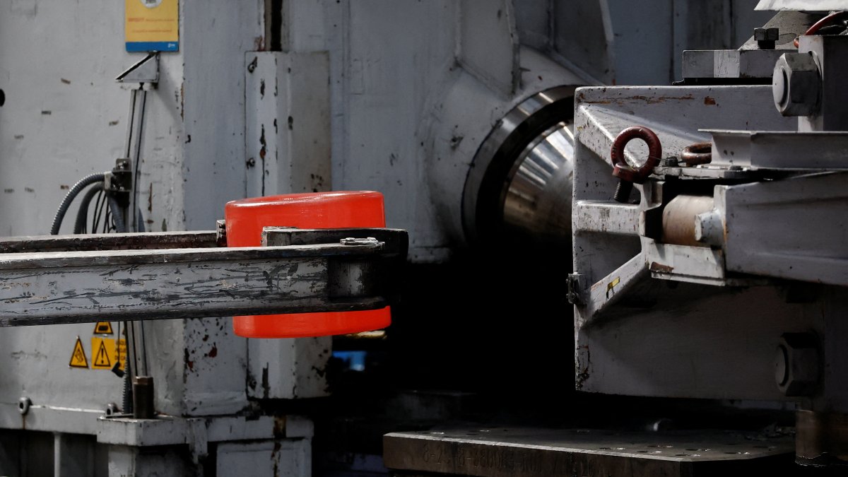 EU agrees to double tariffs to halve steel imports