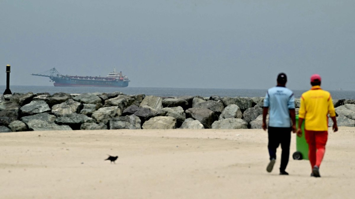 A ship is seen in the Persian Gulf a day after the failure of U.S.-Iran peace talk, Sharjah, UAE, April 13, 2026. (AFP Photo)