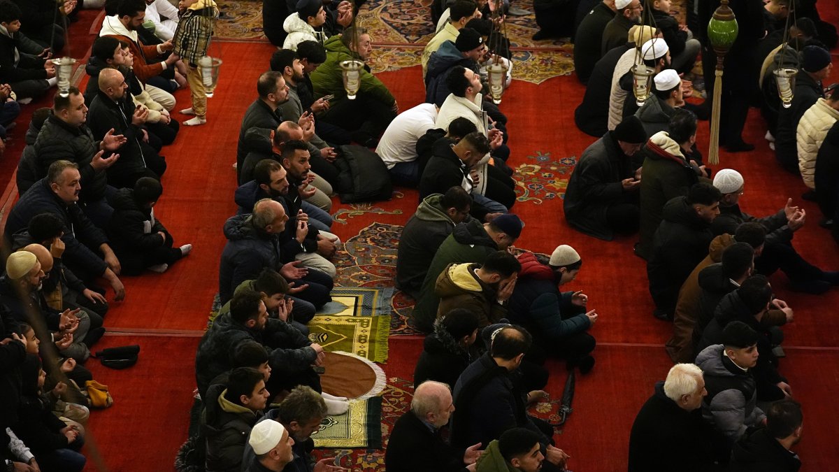 People attend an Eid al-Fitr prayer at Fatih Mosque during the Ramadan morning prayer, Istanbul, Türkiye, March 20, 2026. (AA Photo)