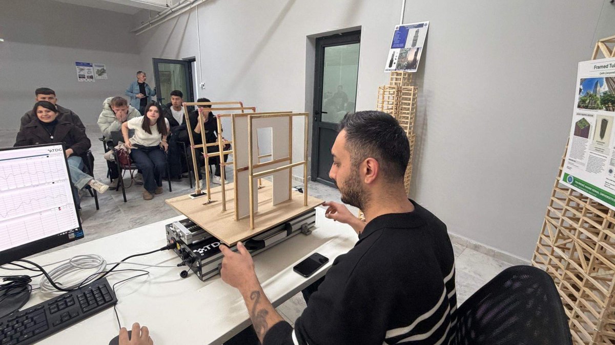 Researchers test a real-time structural monitoring system at an earthquake laboratory, Tekirdağ, Türkiye, April 14, 2026. (DHA Photo)