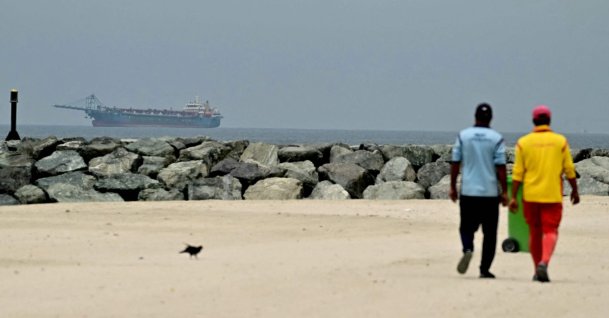 A ship is seen in the Persian Gulf a day after the failure of U.S.-Iran peace talk, Sharjah, UAE, April 13, 2026. (AFP Photo)