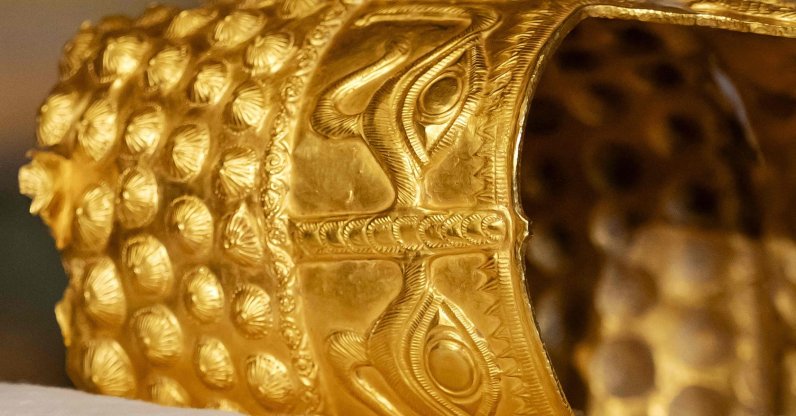 A close-up view of the recovered golden helmet of Cotofenesti during its presentation to the press at the Drents Museum, Assen, The Netherlands, April 2, 2026. (AFP Photo)