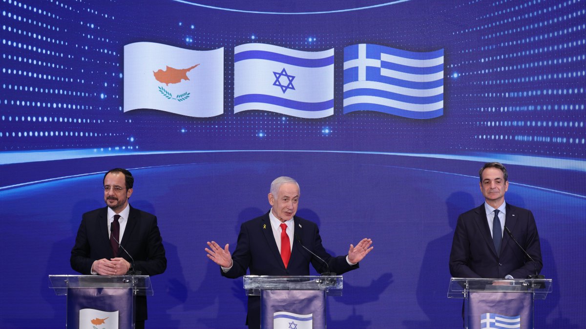 Israeli Prime Minister Benjamin Netanyahu (C), Greek Cypriot leader Nikos Christodoulides (L) and Greek Prime Minister Kyriakos Mitsotakis hold a joint press conference after a trilateral meeting at the Citadel of David Hotel, west Jerusalem, Israel, Dec. 22, 2025. (AP Photo)