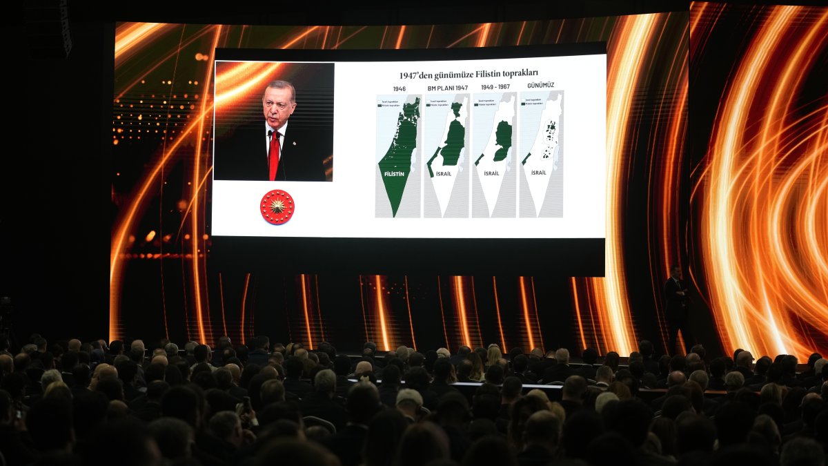 President Recep Tayyip Erdoğan gives a speech with a screening displays maps of Israel and the Palestinian territories in history, during Antalya Diplomacy Forum, Antalya, southern Türkiye, March 1, 2024. (AP Photo)