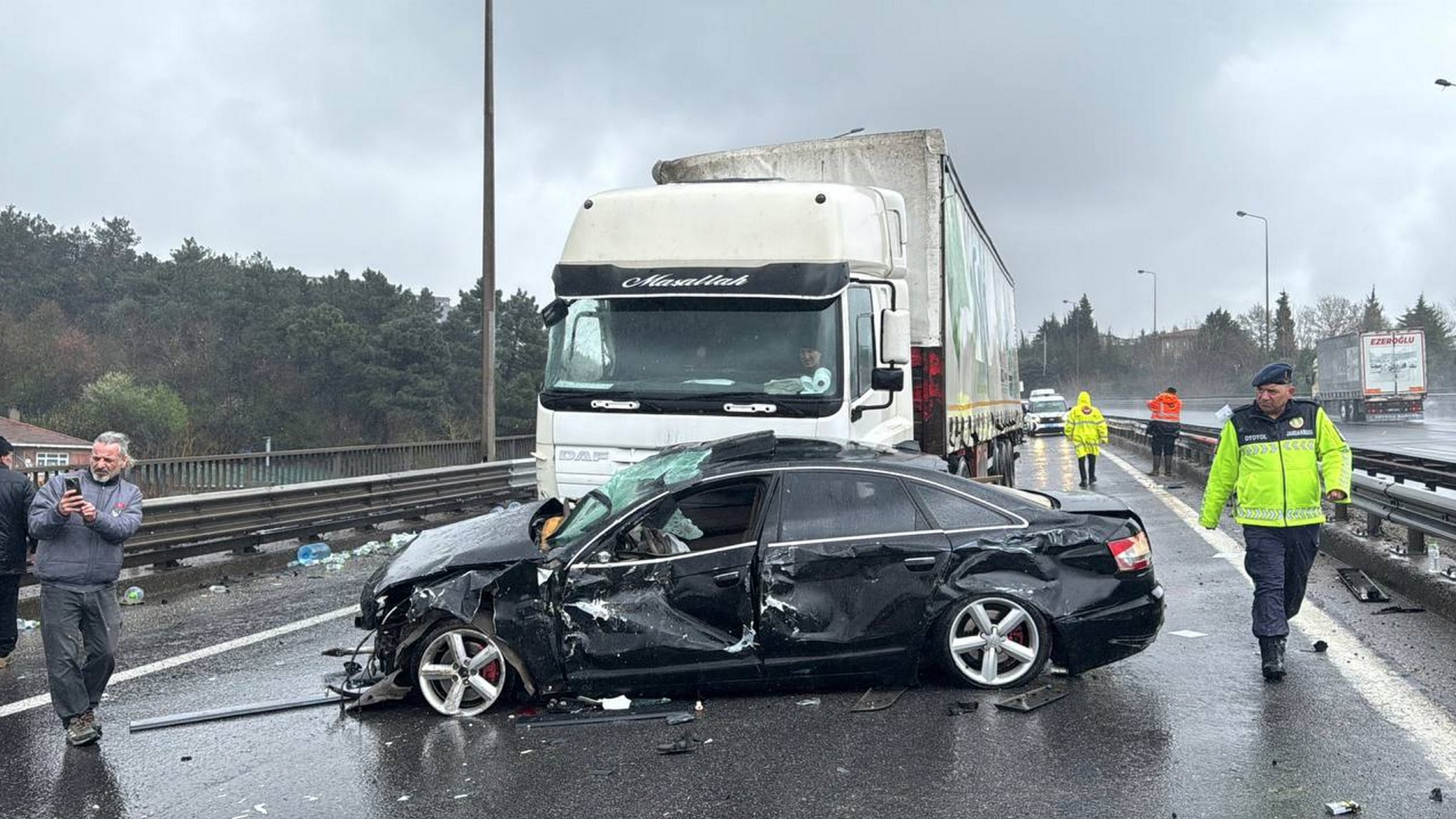 A vehicle is seen after a chain-reaction traffic accident on the Anatolian Motorway, Kocaeli, Türkiye, March 30, 2026. (AA Photo) 