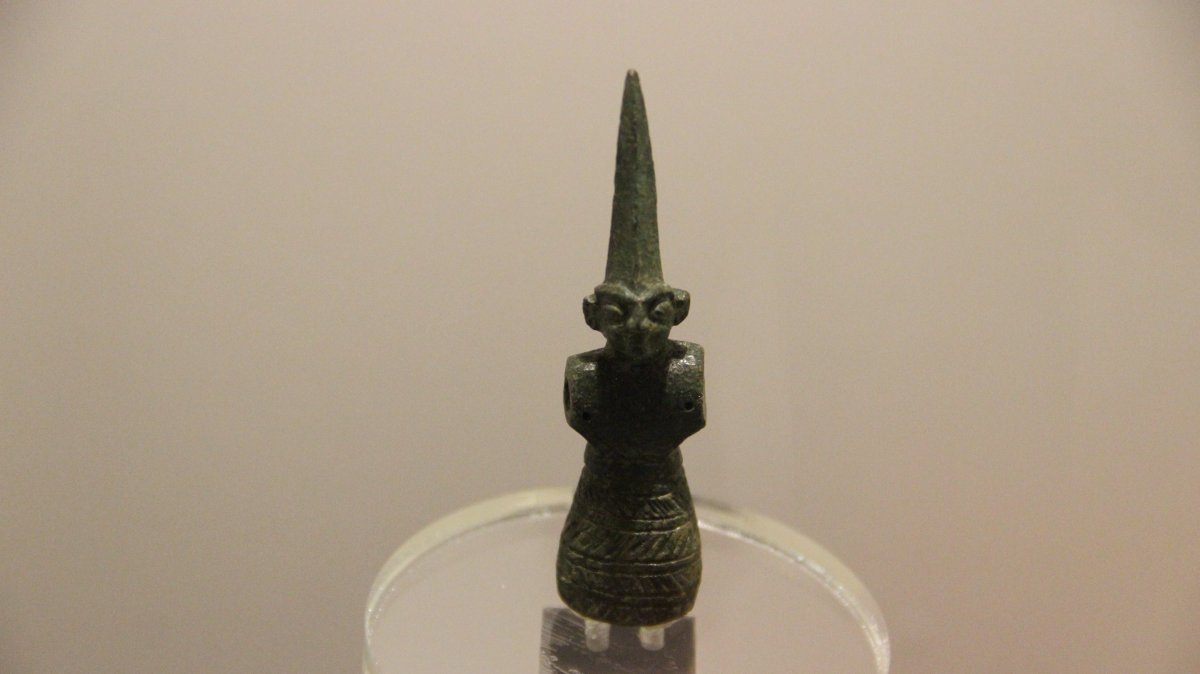 A 3,500-year-old figurine known as the “Young Storm God” is on display at the Boğazköy Museum, Çorum, central Türkiye, April 15, 2026. (İHA Photo)