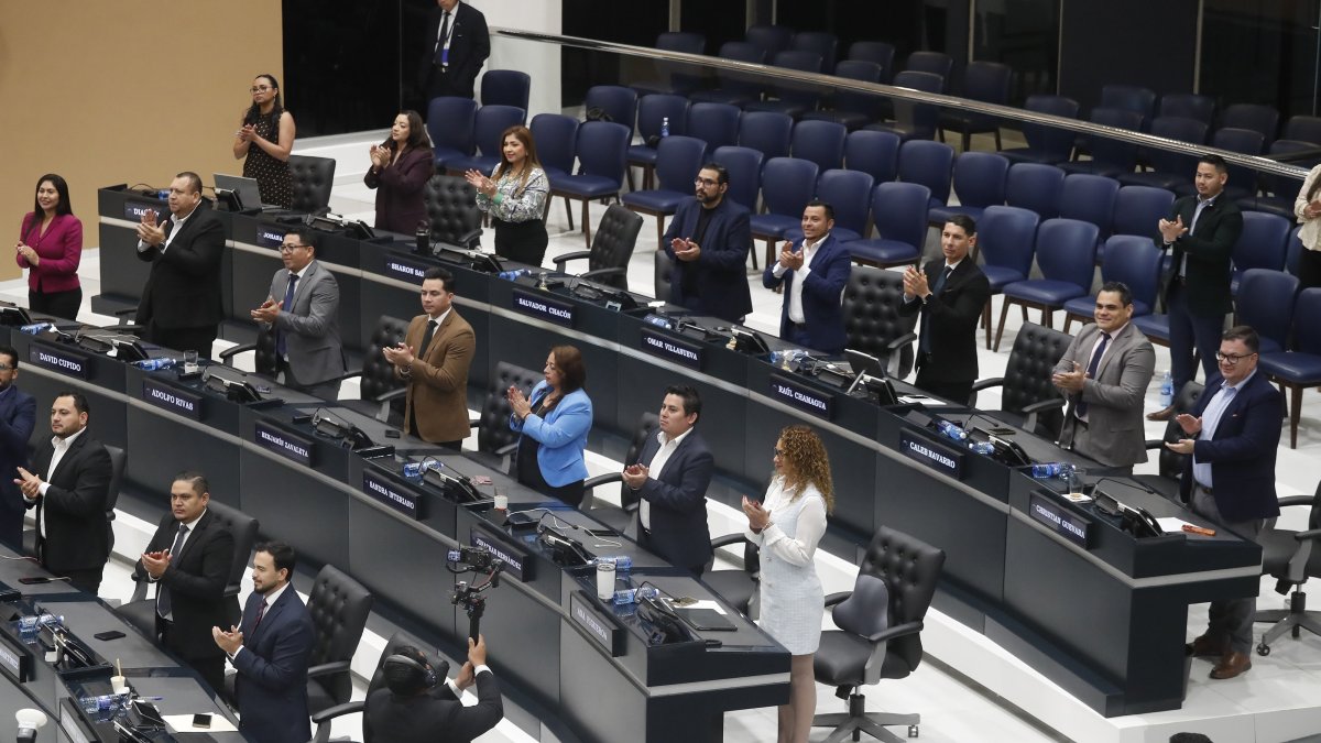 A group of lawmakers reacts during a plenary session in San Salvador, El Salvador, March 17,  2026. (EPA File Photo)