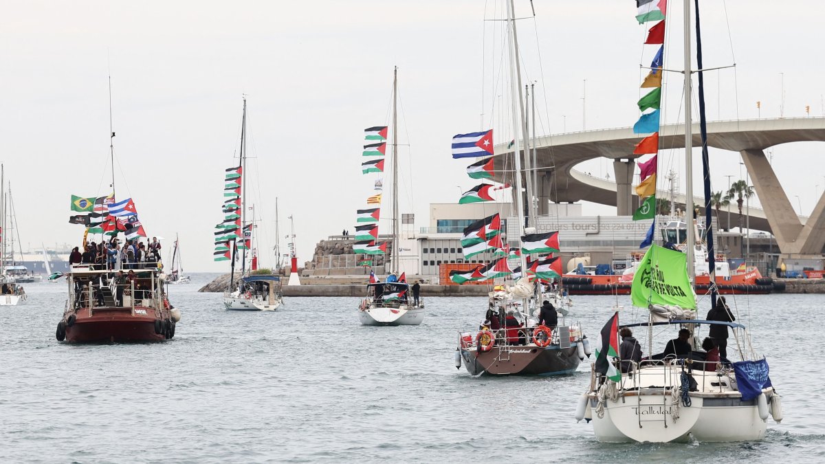 Boats of a new humanitarian flotilla bound for the Gaza Strip make a symbolic leave from Barcelona's Port Vell, April 12, 2026. (AFP Photo)