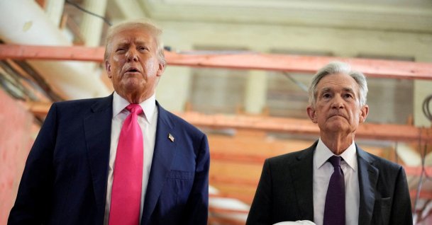 U.S. President Donald Trump and Federal Reserve Chair Jerome Powell speak during a tour of the Federal Reserve Board building, which is currently undergoing renovations, in Washington, D.C., U.S., July 24, 2025. (Reuters Photo)