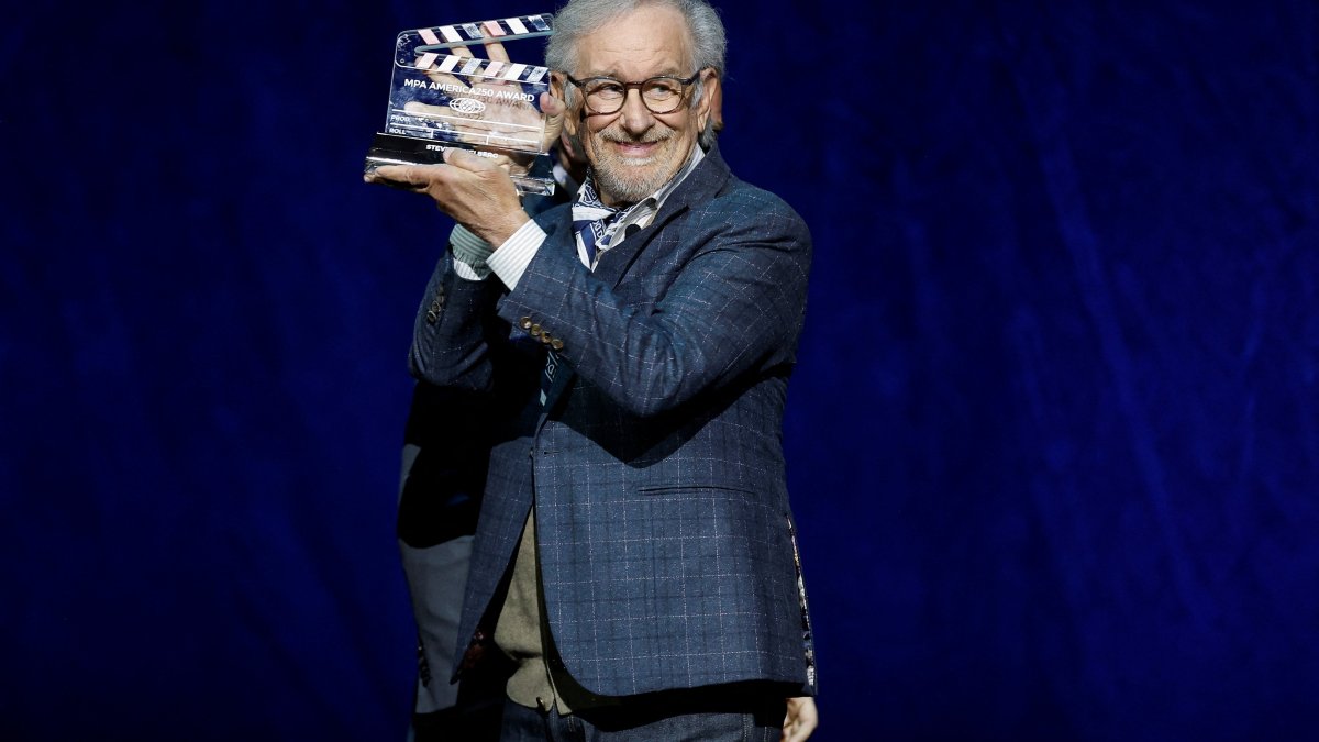 Steven Spielberg holds up his MPA America250 Award during the Universal Pictures and Focus Features presentation at CinemaCon, Las Vegas, Nevada, U.S., April 15, 2026. (Reuters Photo)