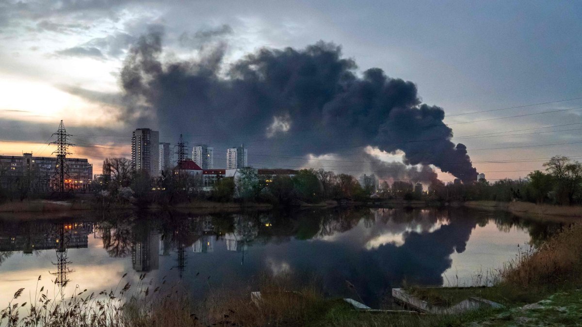 Smoke rises above buildings following a Russian air attack in Kyiv, Ukraine, April 16, 2026. (AFP Photo)