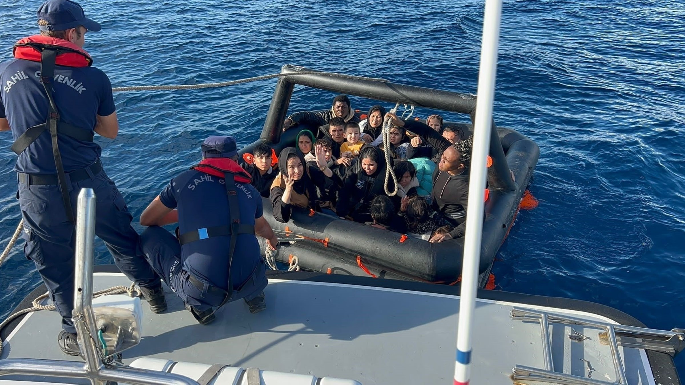 Turkish Coast Guard teams rescue irregular immigrants, Izmir, Türkiye, Oct. 9, 2025. (IHA Photo)