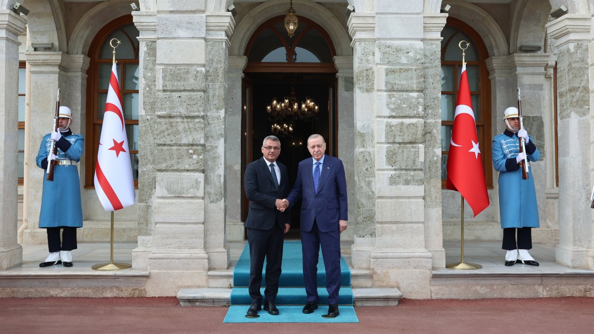 President Recep Tayyip Erdoğan and TRNC President Tufan Erhürman shake hands as they meet at Dolmabahçe Working Office, Istanbul, April 16, 2026. (AA Photo)