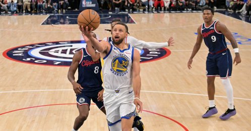 Warriors' guard Stephen Curry drives past Clippers' players in an NBA play-in game, Inglewood, California, U.S., Apr 15, 2026. (Reuters Photo)

