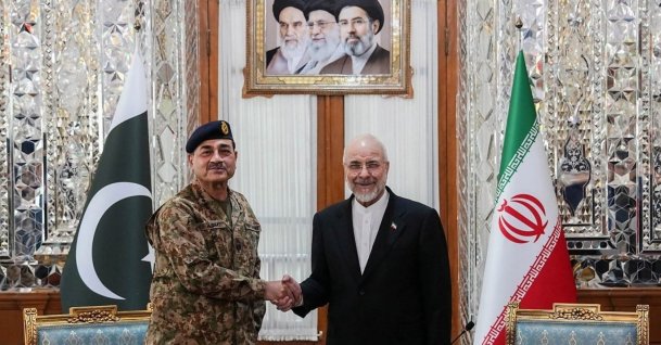 Iranian Parliament Speaker Mohammad Bagher Ghalibaf (R) meets with Pakistan army chief Asim Munir in Tehran, Iran, April 16, 2026. (EPA Photo)