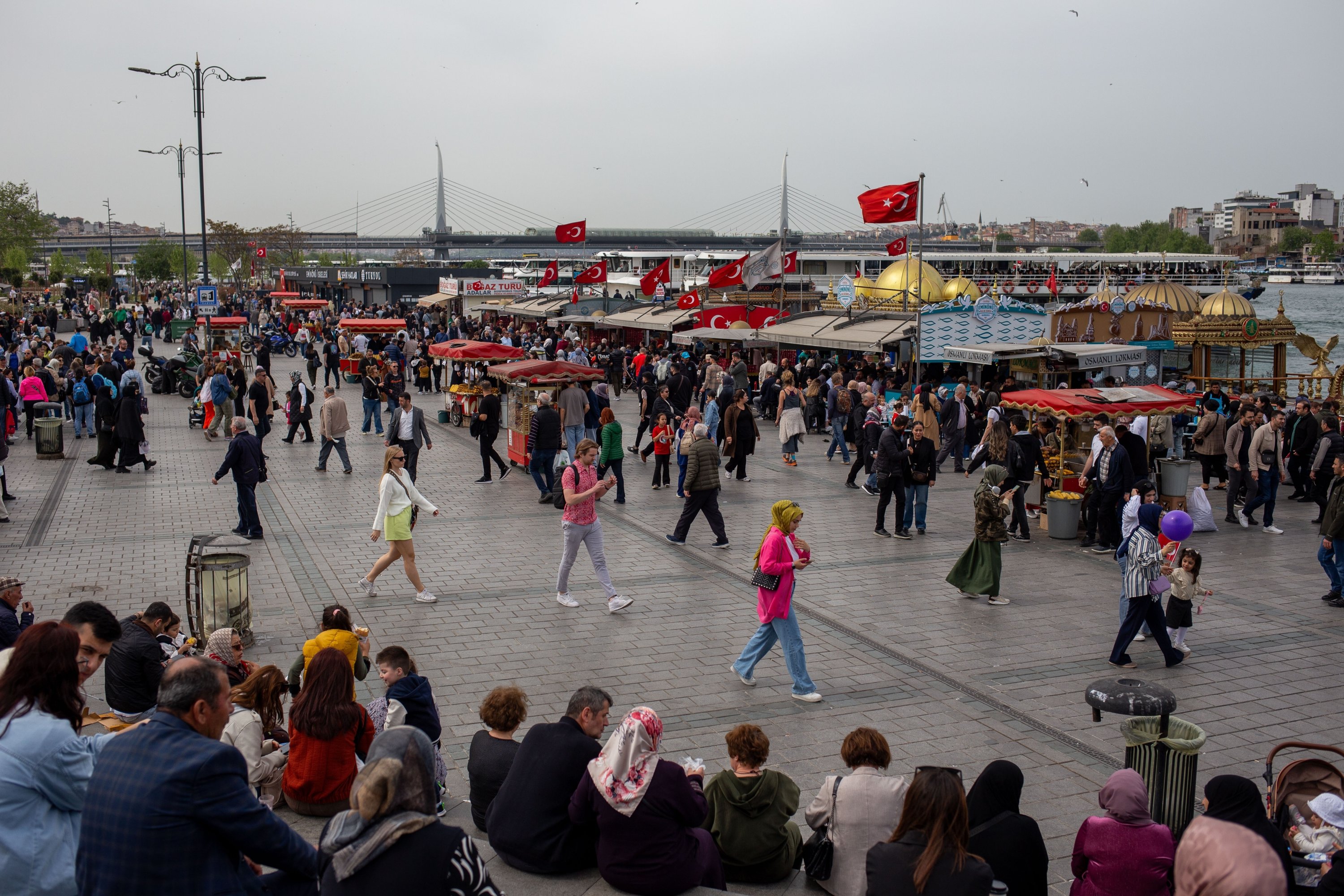 Online betting frenzy pulls Türkiye’s youth into gambling addiction