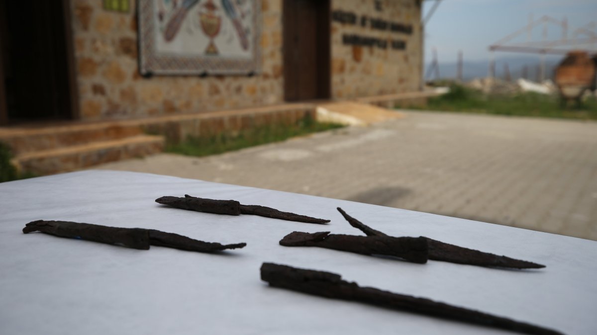 Knives believed to be 1,500 years old and a sharpening stone have been unearthed in the ancient city of Hadrianopolis, Karabük, Türkiye, April 17, 2026. (AA Photo)
