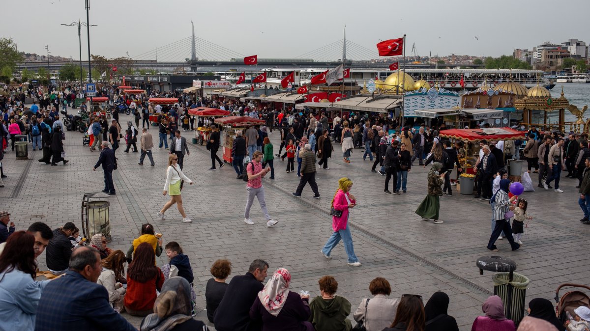 People walk through Eminönü, Istanbul, Türkiye, April 23, 2023. (Shutterstock Photo)