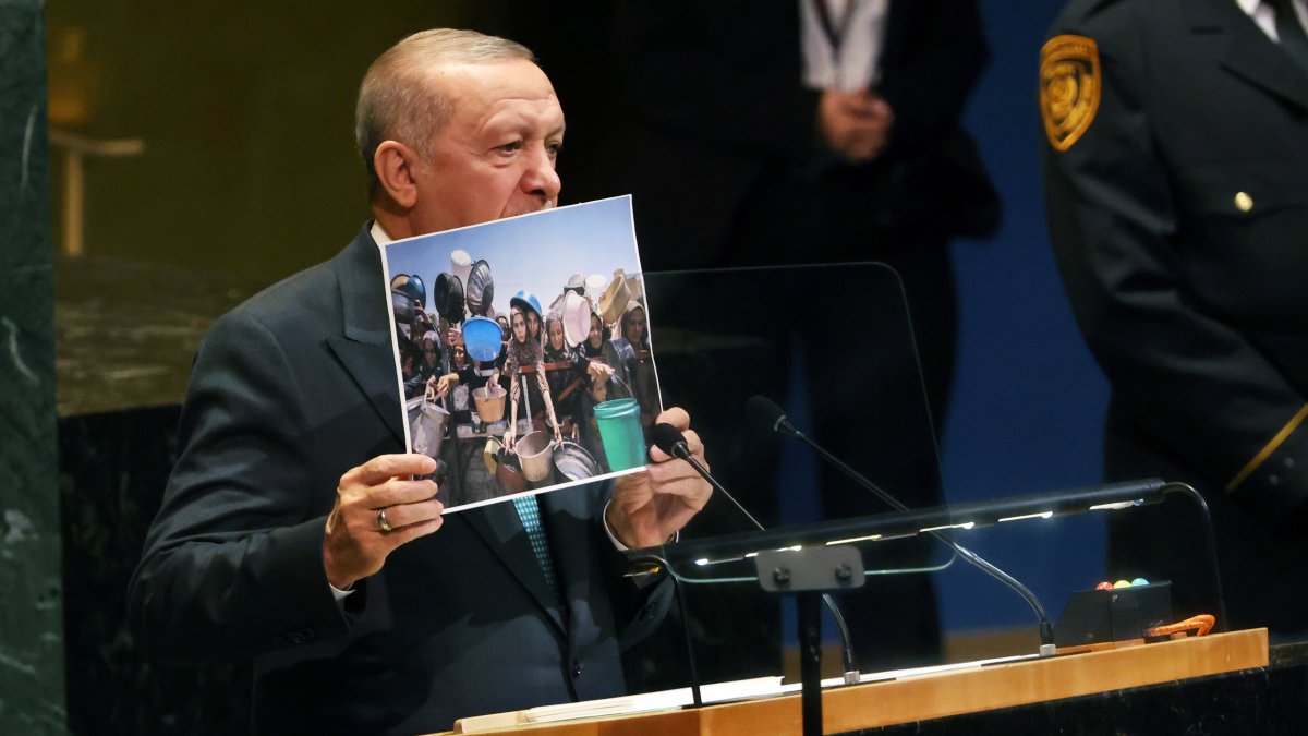 Holding a picture showing the humanitarian crisis in Gaza, President Recep Tayyip Erdoğan speaks about urgent needs to stop Israel's war on Gaza, during the 80th session of the U.N. General Assembly, New York City, U.S., Sept. 23, 2025. (Getty Images Photo)