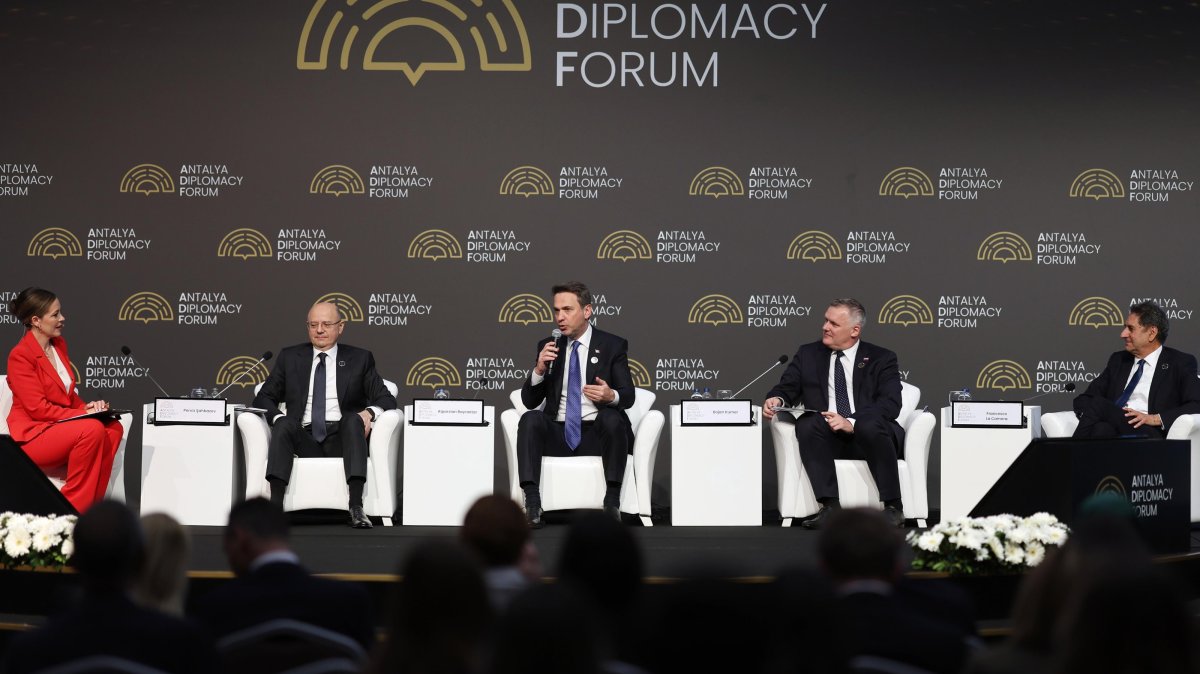 Energy and Natural Resources Minister Alparslan Bayraktar (C) speaks during a panel on the sidelines of the Antalya Diplomacy Forum, Antalya, southern Türkiye, April 17, 2026. (AA Photo)