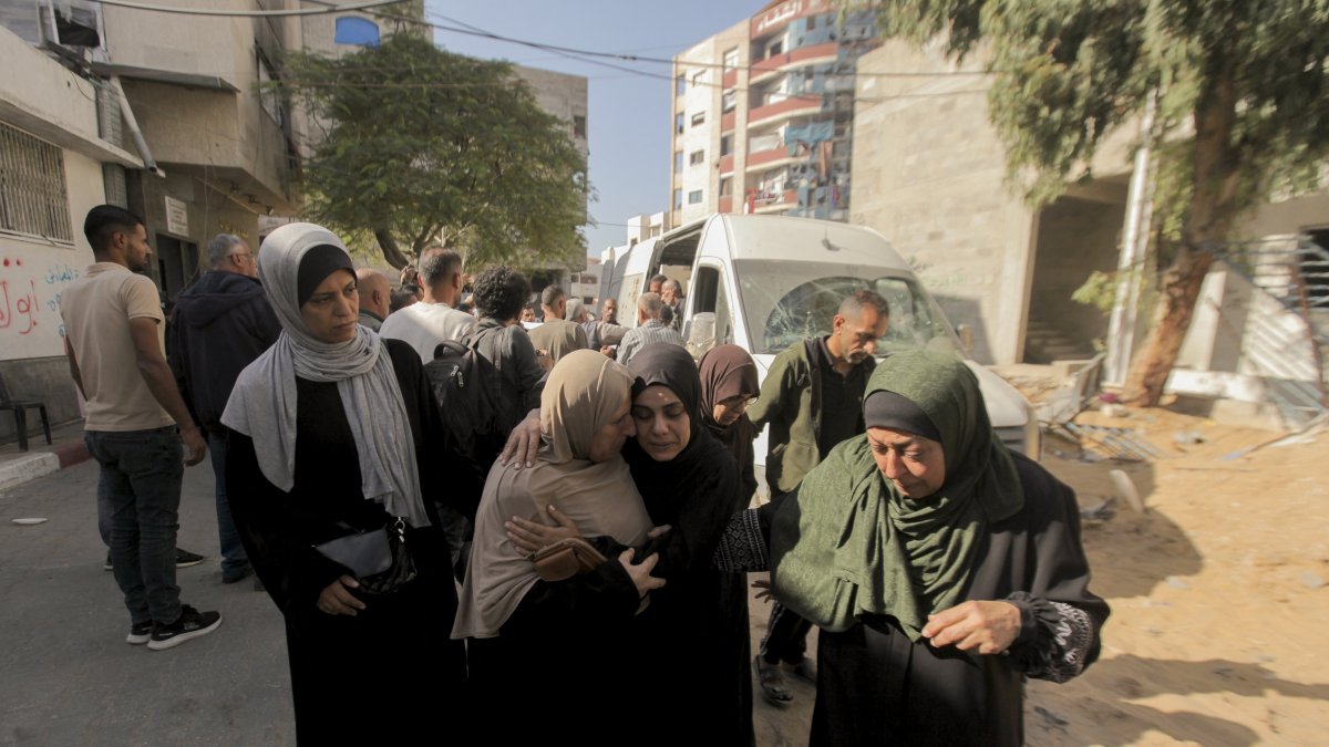 Women walk in mourning during the funeral of the Al-Khodari family in Gaza, Gaza Strip, Nov. 23, 2025. (AFP File Photo)