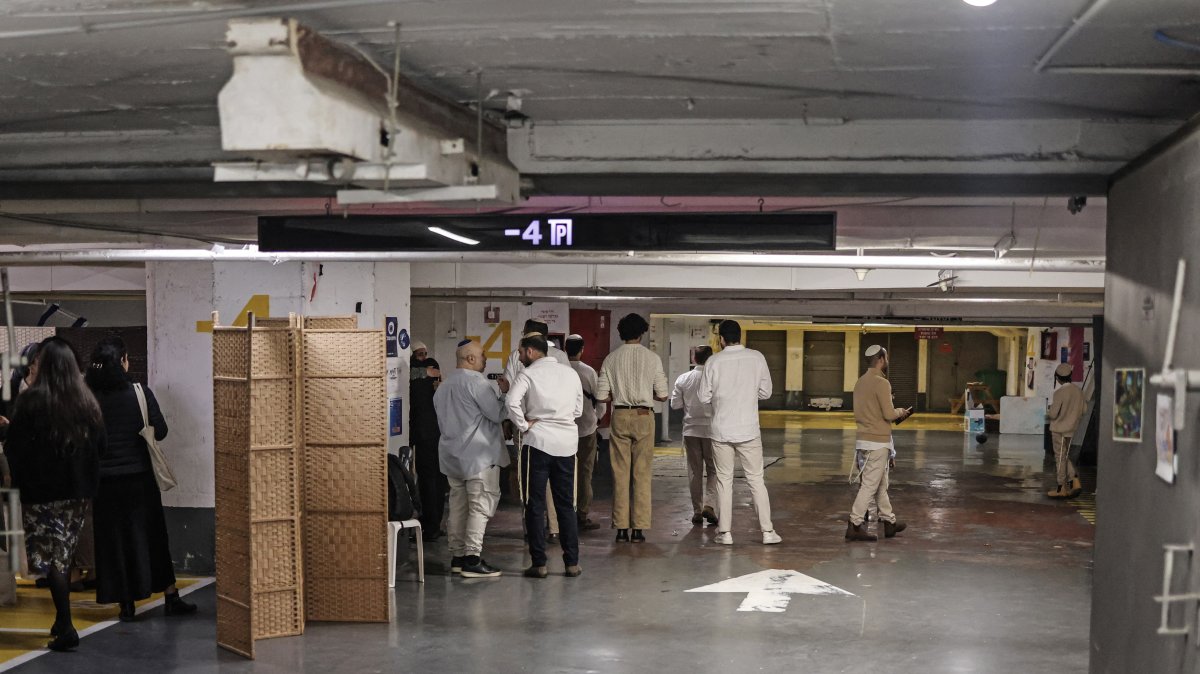 Jewish people pray inside an underground parking used as a shelter during the Passover holidays in Tel Aviv, April 7, 2026. (AFP Photo)