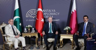 President Recep Tayyip Erdoğan, Pakistan's Prime Minister Shehbaz Sharif and Qatar's Emir Sheikh Tamim bin Hamad Al-Thani meet on the sidelines of the Antalya Diplomacy Forum in Antalya, April 17, 2026. (Pakistan's Prime Minister's Office Handout via AFP) 