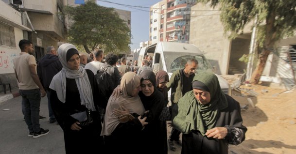Women walk in mourning during the funeral of the Al-Khodari family in Gaza, Gaza Strip, Nov. 23, 2025. (AFP File Photo)