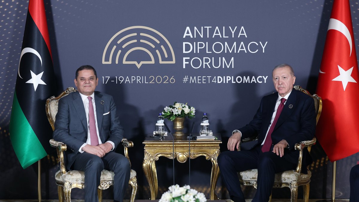 President Recep Tayyip Erdoğan meets with Libyan Prime Minister Abdulhamid Dbeibeh (L) on the sidelines of the 5th Antalya Diplomacy Forum in southern Antalya province, Türkiye, April 18, 2026. (AA Photo)