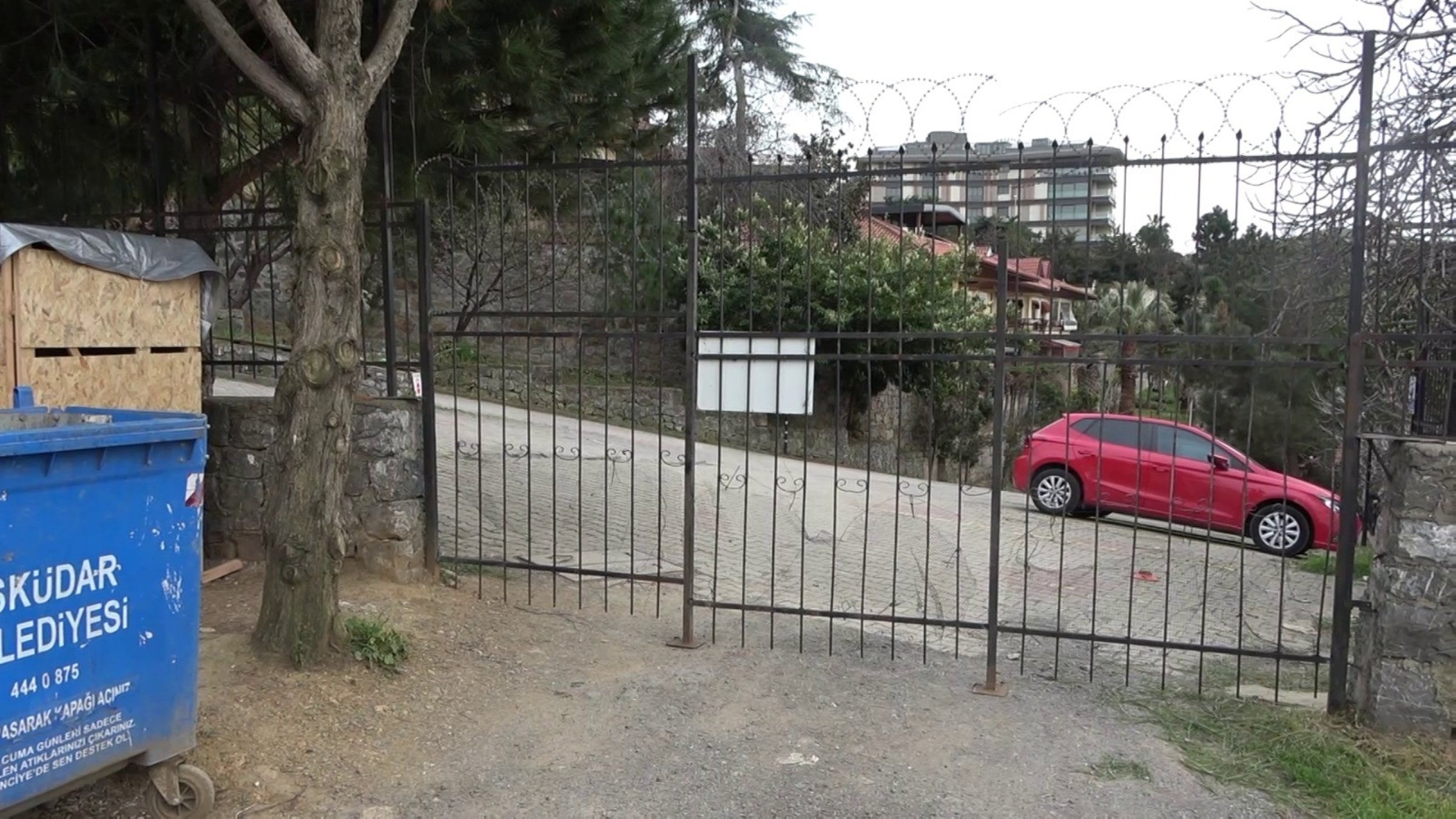 Residents in Istanbul’s Üsküdar demand action on blocked roads