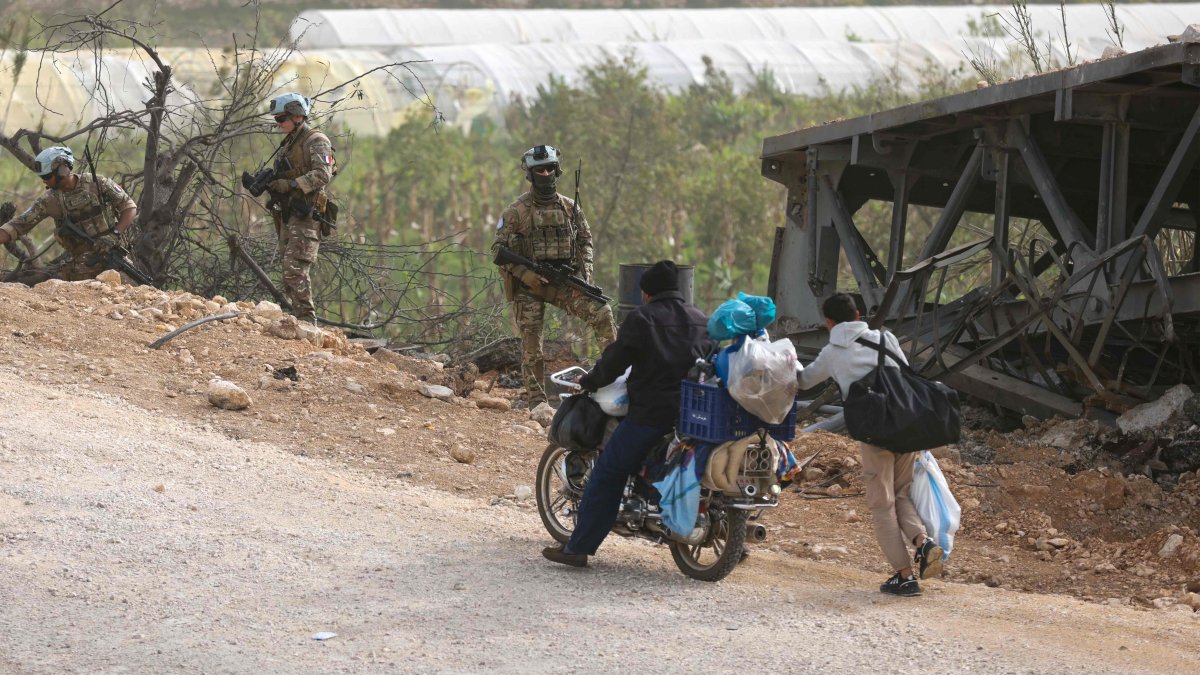 A French contingent of the UNIFIL patrols the area as displaced residents make their way home on a makeshift road, built at the site of Qasmiyeh bridge, which was destroyed in Israeli strikes, southern Lebanon, April 18, 2026. (AFP Photo)