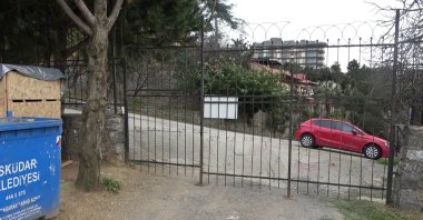 A gate blocks access to Güzeltepe streets, Istanbul, Türkiye, April 15, 2026. (IHA Photo)