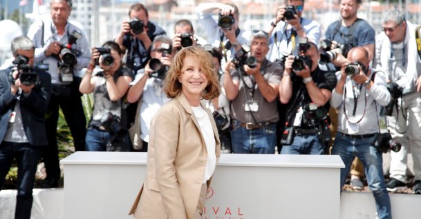 Actress Nathalie Baye poses for photographers during a photo call for the film "Juste La Fin Du Monde," Cannes, southern France, May 19, 2016. (AP Photo)