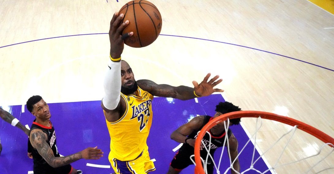 Lakers forward LeBron James (C) shoots the ball in an NBA game against Houston Rockets, Los Angeles, California, U.S., April 18, 2026. (Reuters Photo)