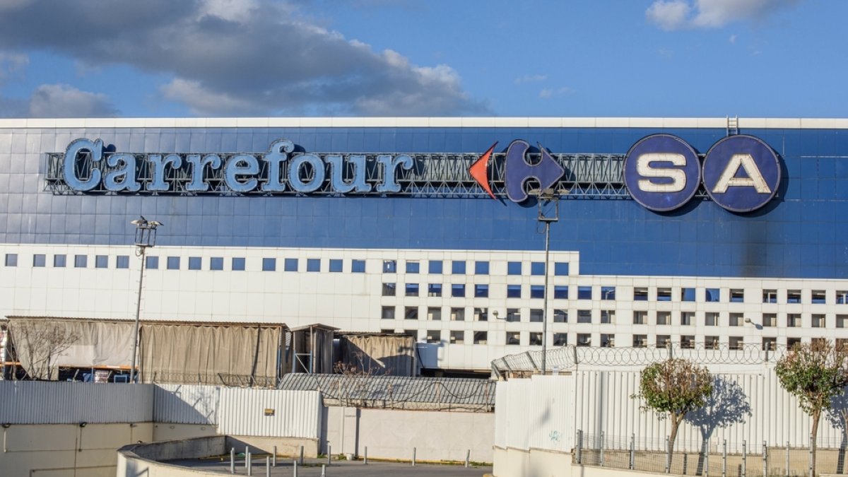 Türkiye's Sabancı to sell cement unit stake after divesting food retailer