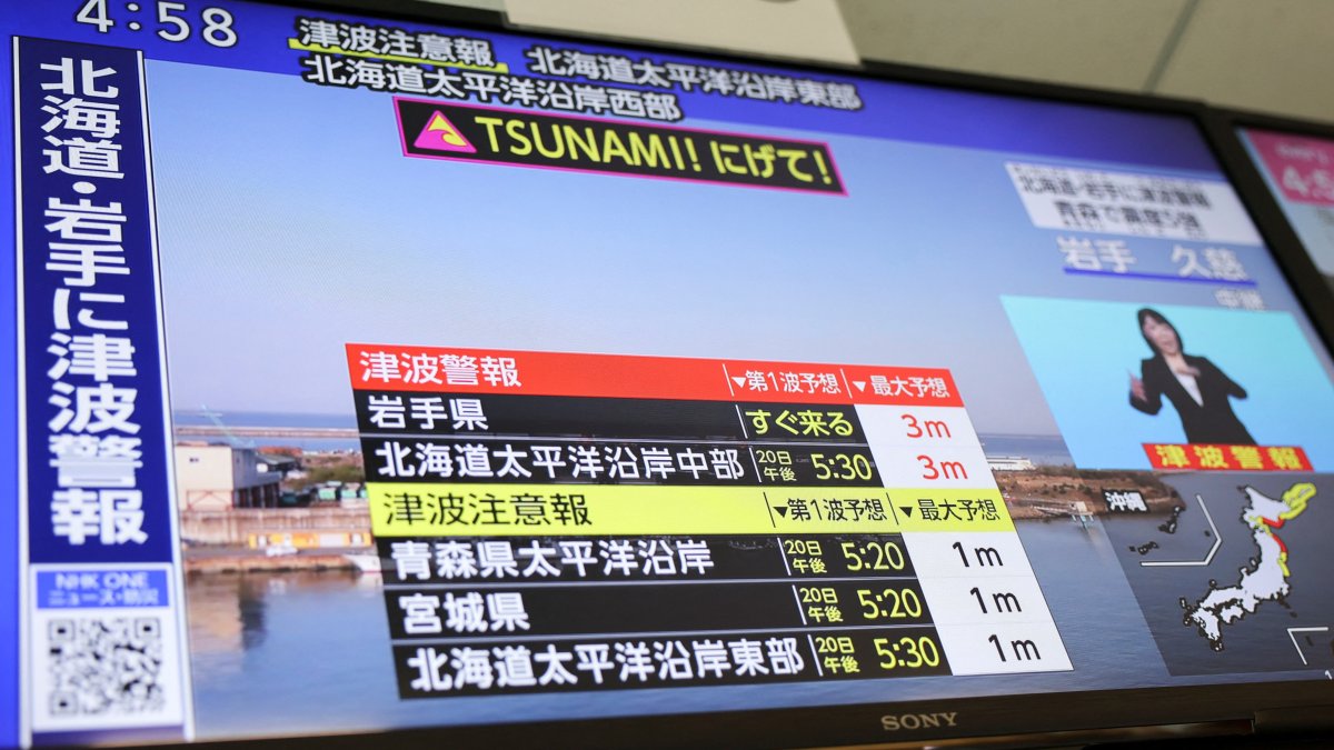 A television screen shows a news report on Japan Meteorological Agency's tsunami warning, in Tokyo, Japan, April 20, 2026. (Reuters Photo)