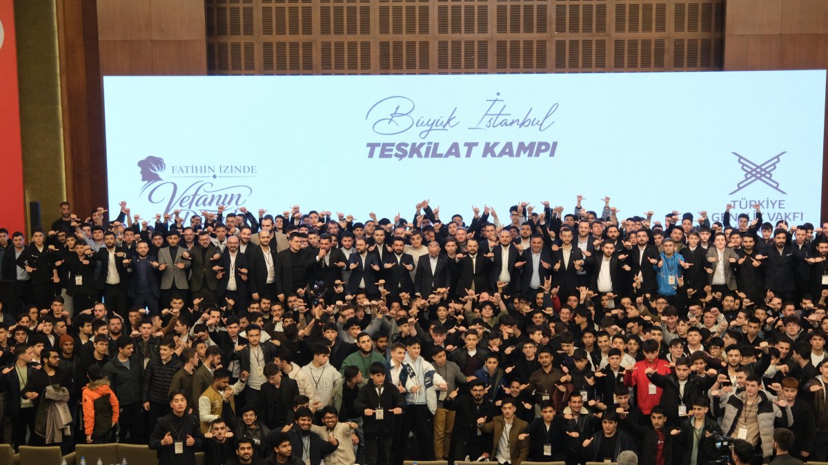 Youth participants gather onstage during the closing session of the camp, Ankara, Türkiye, April 20, 2026. (Courtesy of TÜGVA)