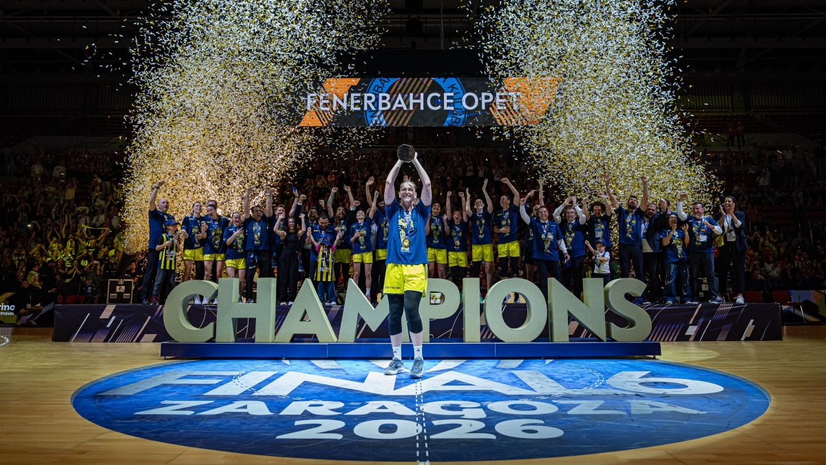 Fenerbahçe players celebrate winning the EuroLeague Women basketball title in Zaragoza, Spain, April 19, 2026. (IHA Photo)