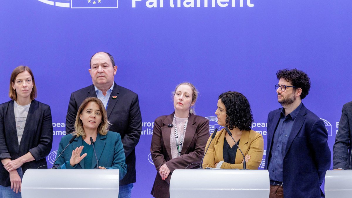 Portuguese Member of the European Parliament (MEP) Catarina Martins (C-L) speaks alongside French MEP Manon Aubry (C-R) during a press conference on the 'Justice for Palestine' European Citizens' Initiative (ECI) in Brussels, Belgium, April 15, 2026. (EPA Photo)