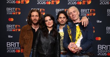 Wolf Alice pose with the Group of the Year award during The BRIT Awards 2026 at Co-op Live, Manchester, U.K., Feb. 28, 2026. (Getty Images Photo)