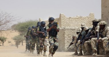Nigerian special forces run past Chadian troops in a hostage rescue exercise at the end of the Flintlock exercise, Mao, Chad, March 7, 2015. (AP Photo)