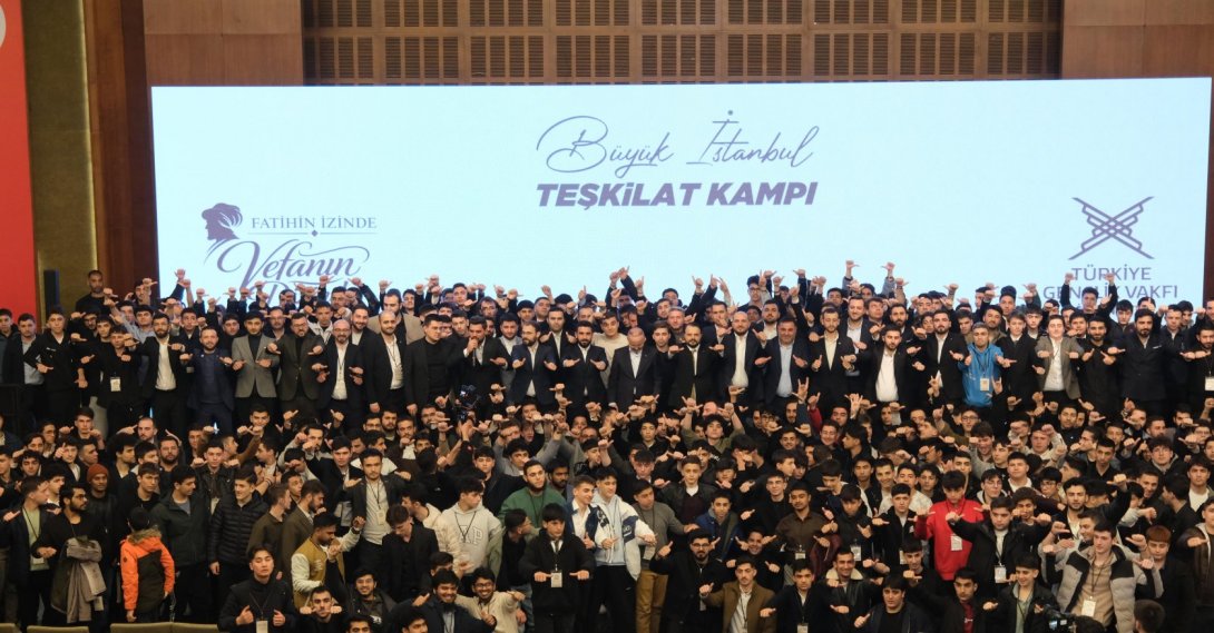 Youth participants gather onstage during the closing session of the camp, Ankara, Türkiye, April 20, 2026. (Courtesy of TÜGVA)