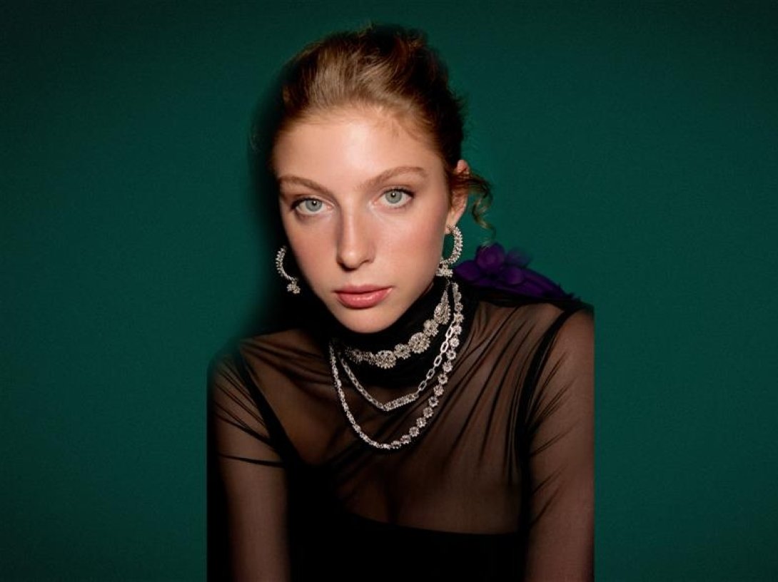 A model wears jewelry designed by Buse Albay. (Photo courtesy of Idil Demirel)