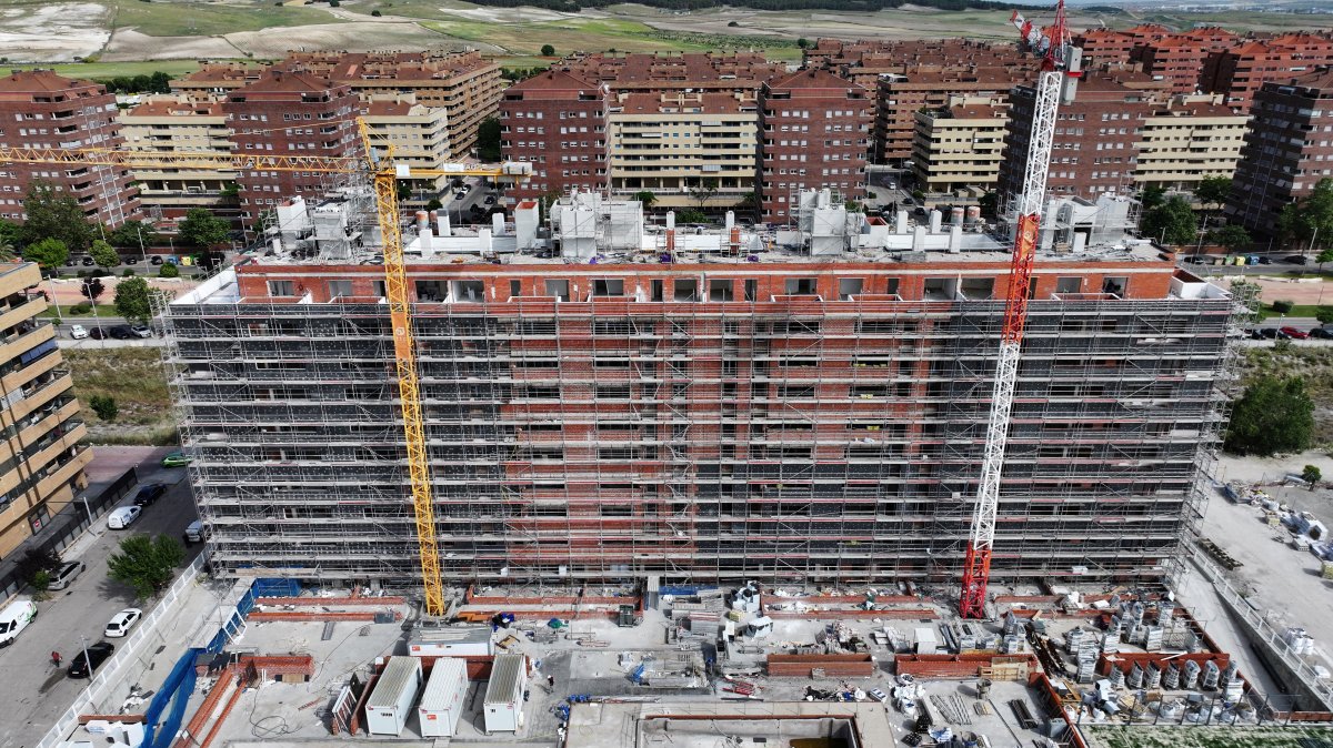 A drone view shows a building under construction in the Sesena housing development, south of Madrid, Spain June 2, 2025. (Reuters File Photo)