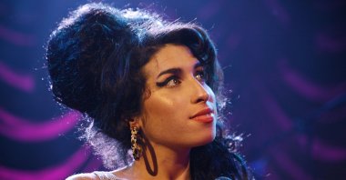 Amy Winehouse performs on stage, London, U.K., May 28, 2007. (Getty Images Photo)