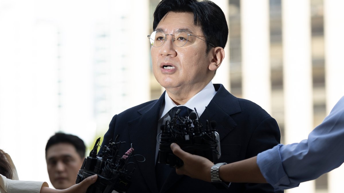 Bang Si-Hyuk, chairperson of Hybe, answers reporters' questions upon his arrival at the Seoul Metropolitan Police Agency, Seoul, South Korea, Sept. 15, 2025. (AP Photo)