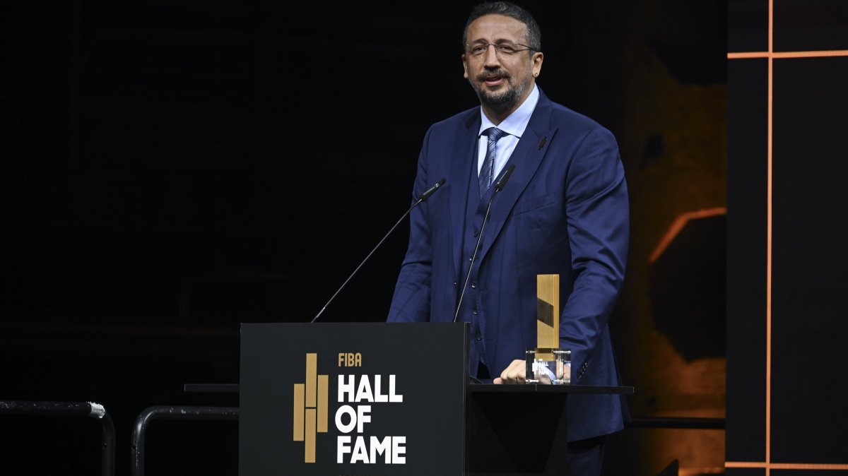 Turkish former basketball player and current President of the Turkish Basketball Federation Hidayet Türkoğlu speaks after receiving his award at the FIBA Hall of Fame 2026 Induction ceremony in Berlin, Germany, April 21, 2026. (AA Photo)